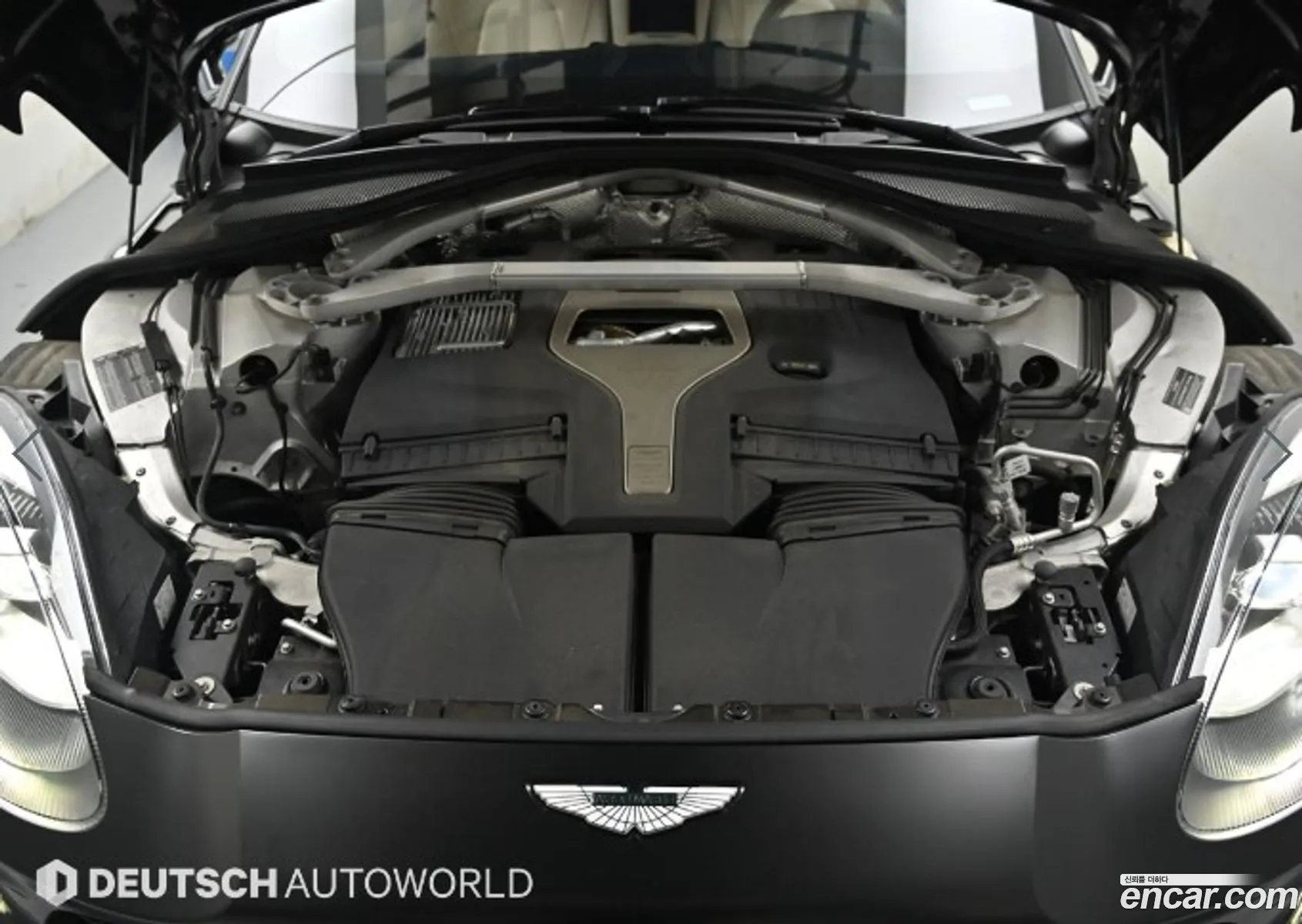 Aston Martin DBX 2021 — 16