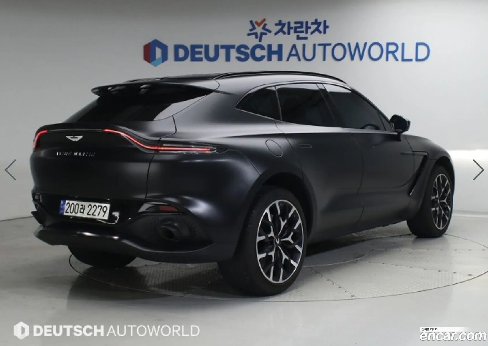 Aston Martin DBX 2021 — 7
