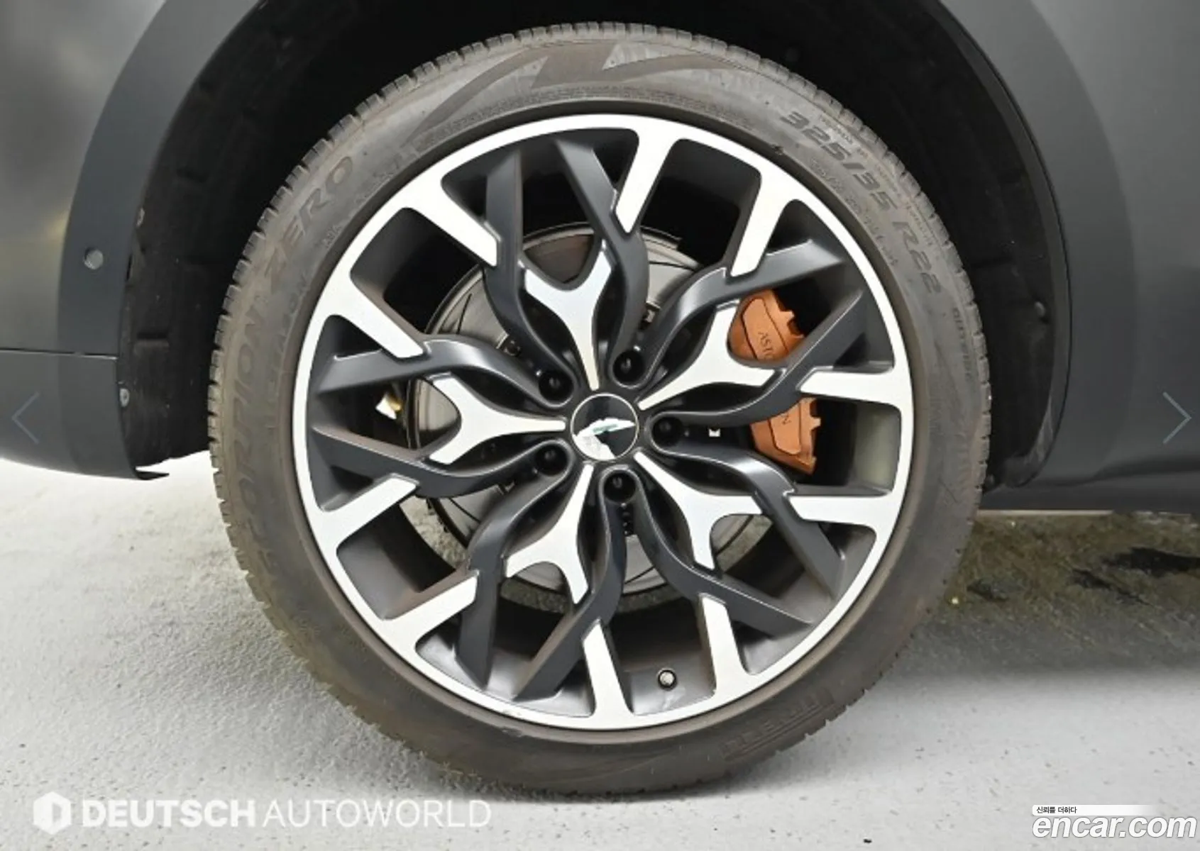 Aston Martin DBX 2021 — 19
