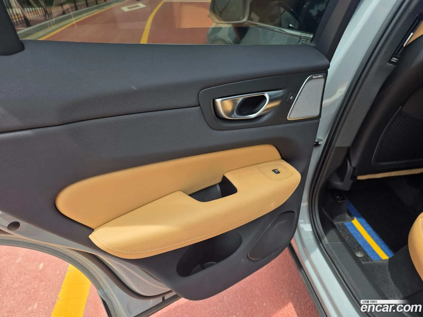 Volvo XC60 2023 — 17