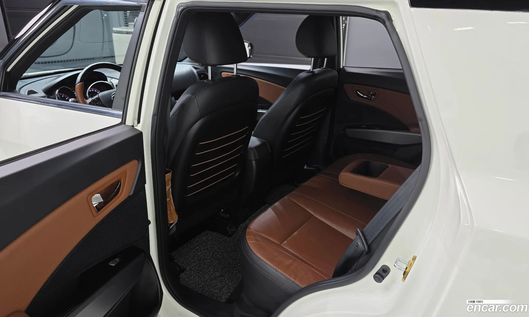 KG Mobility (SsangYong) Tivoli Armour 2017 KPBXH3AR1JP202130 — 4