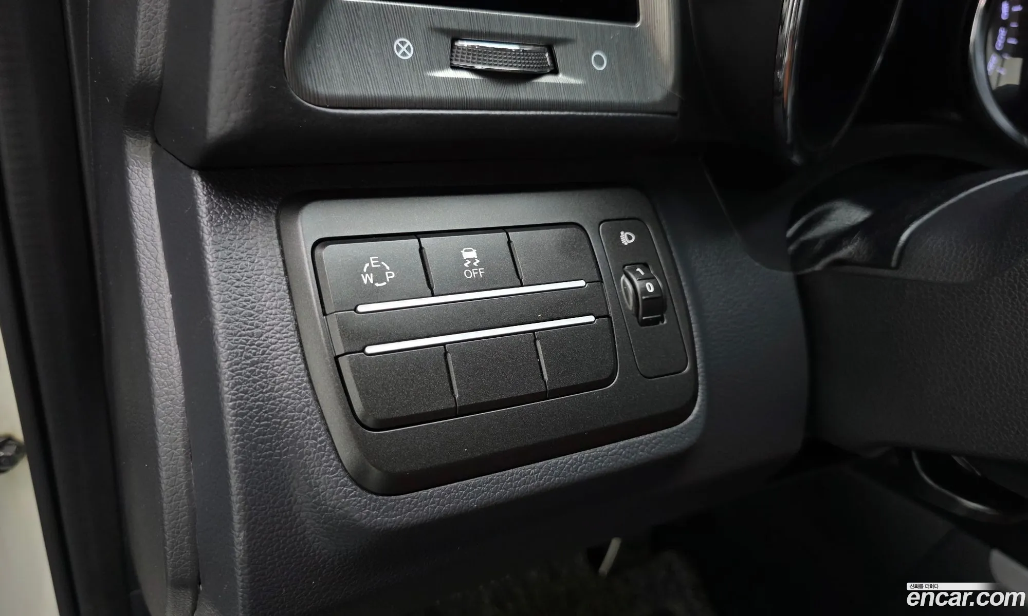 KG Mobility (SsangYong) Tivoli Armour 2017 KPBXH3AR1JP202130 — 20