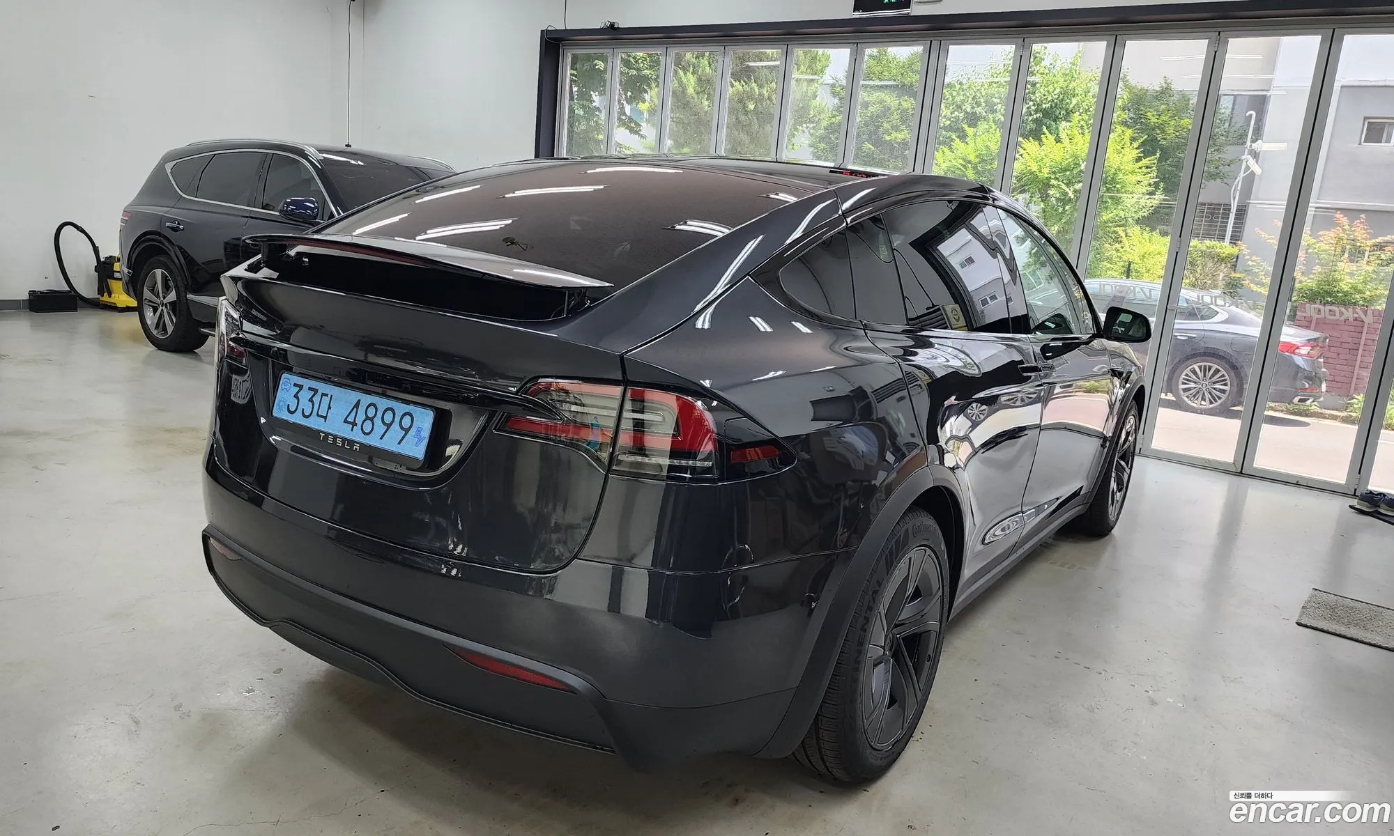 Tesla Model X 2026 — 11