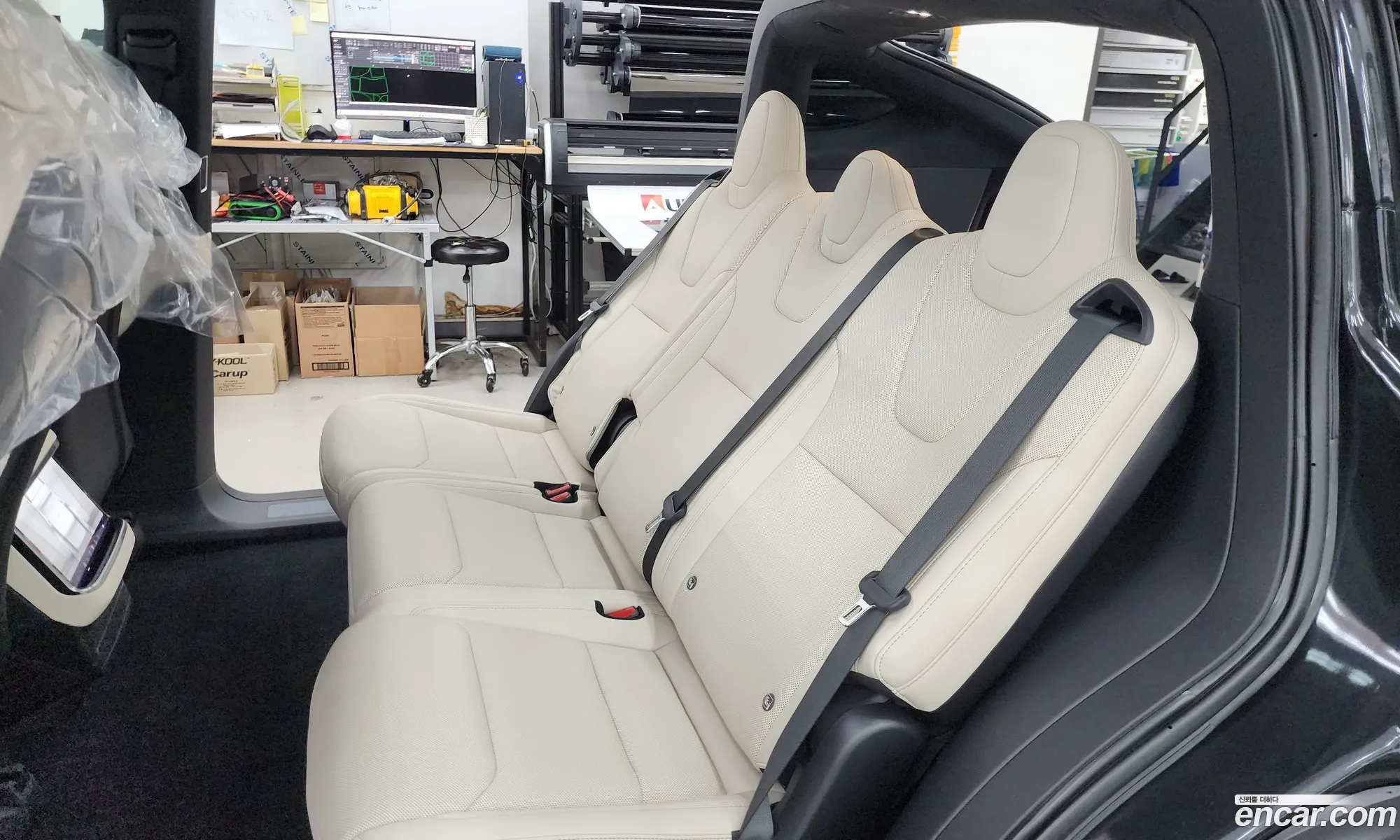 Tesla Model X 2026 — 12