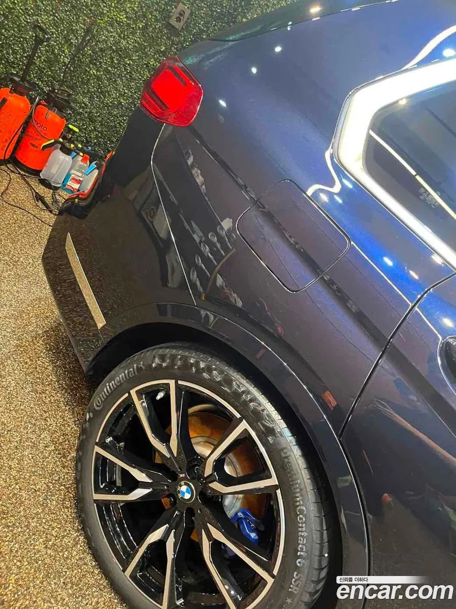 BMW X7 2022 — 7