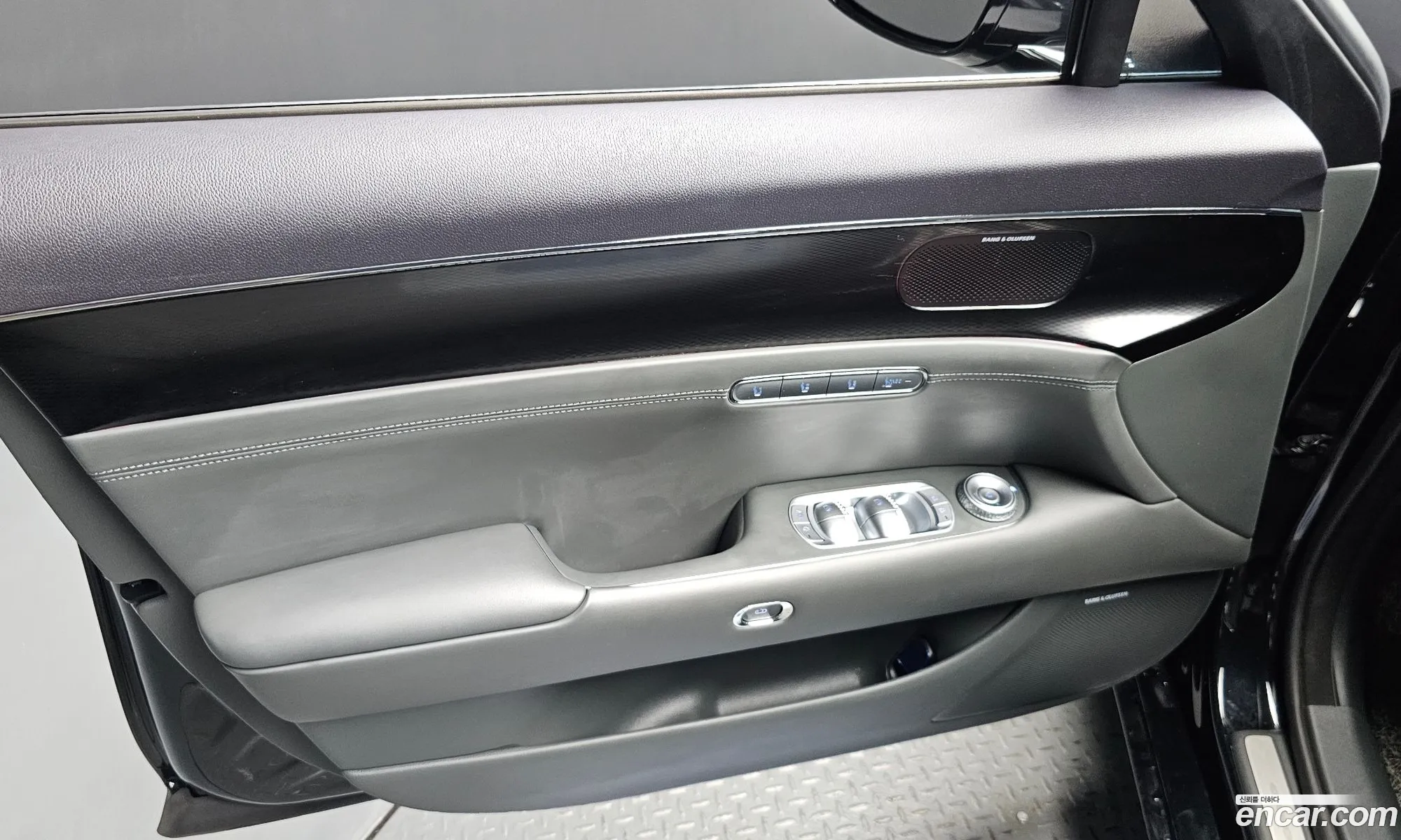Genesis G90 2022 KMTFA41DDPU020596 — 17