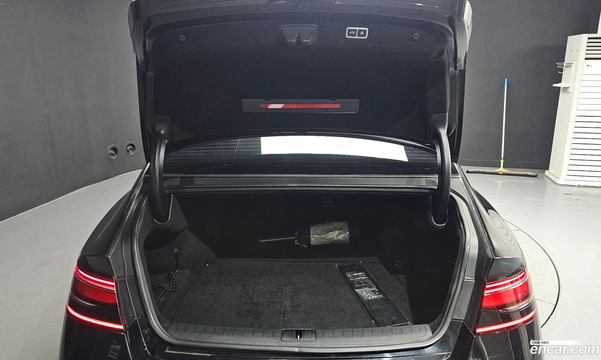 Genesis G90 2022 KMTFA41DDPU020596 — 3