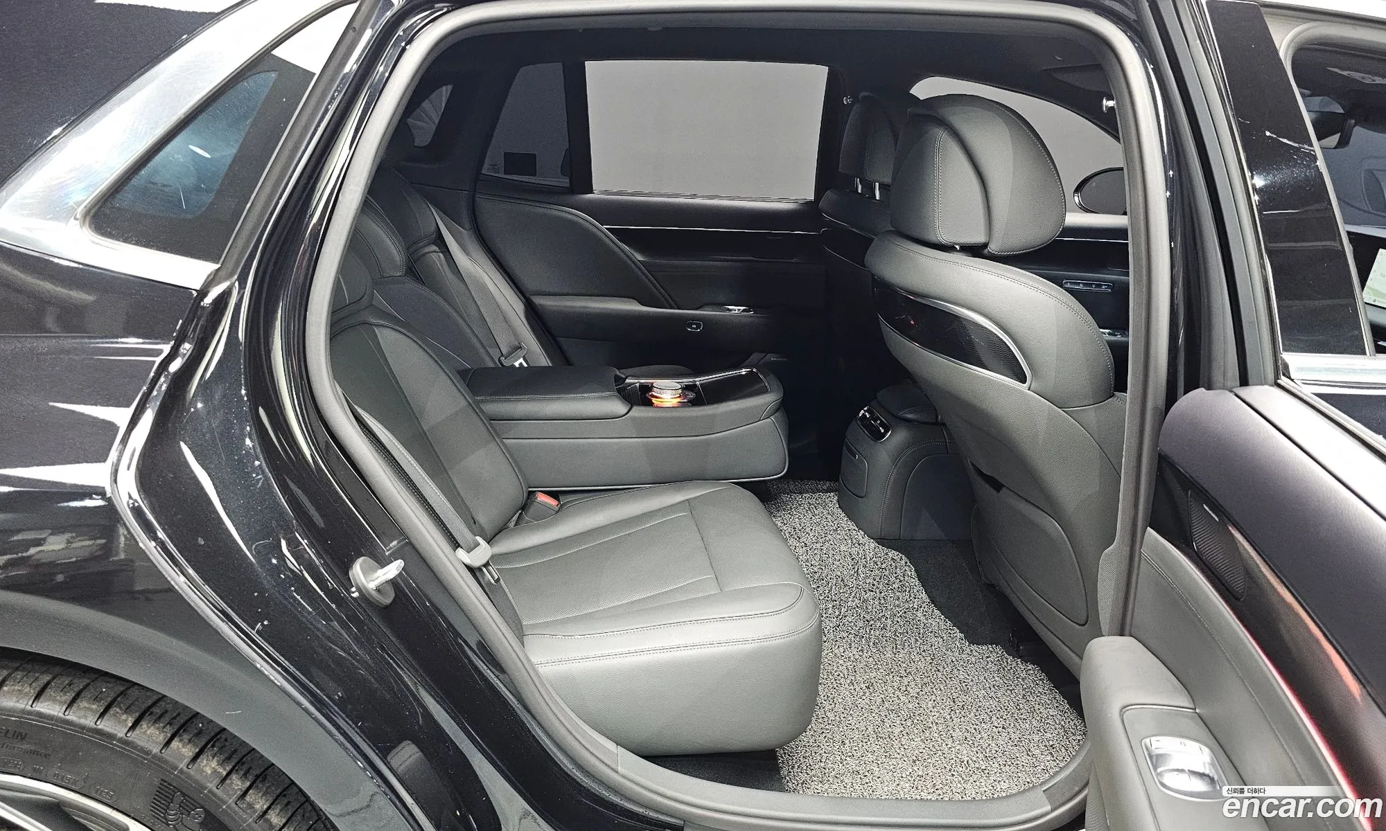 Genesis G90 2022 KMTFA41DDPU020596 — 12
