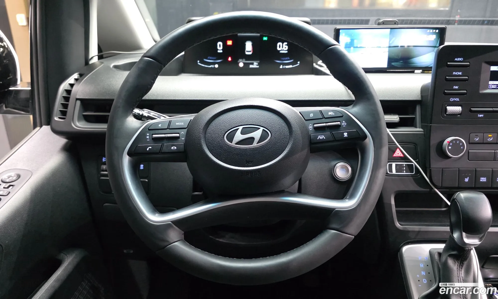 Hyundai Staria 2025 — 23
