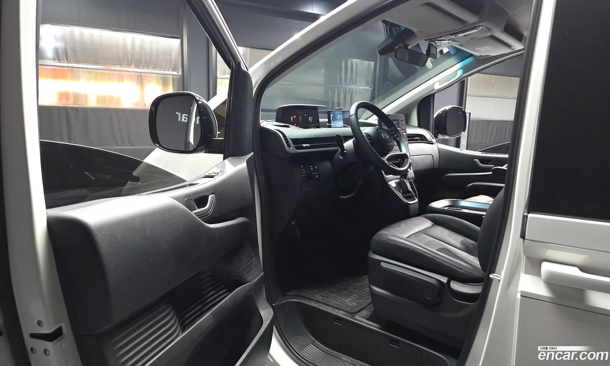 Hyundai Staria 2025 — 8