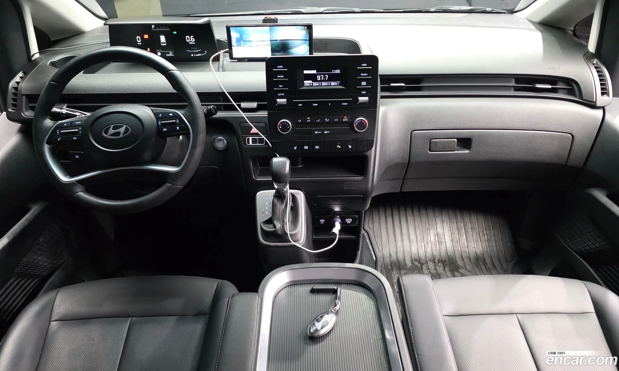 Hyundai Staria 2025 — 10