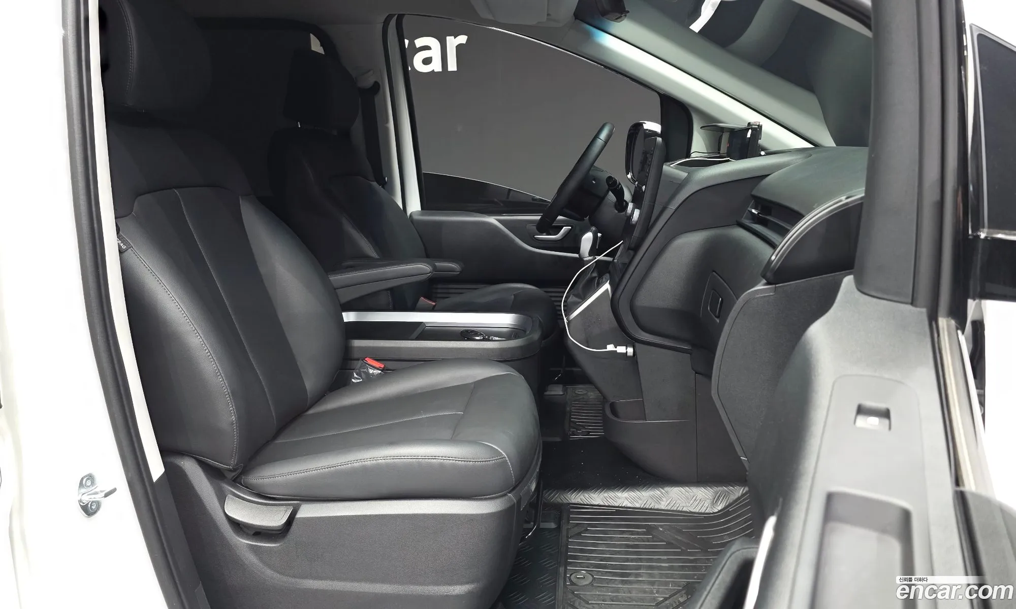 Hyundai Staria 2025 — 17