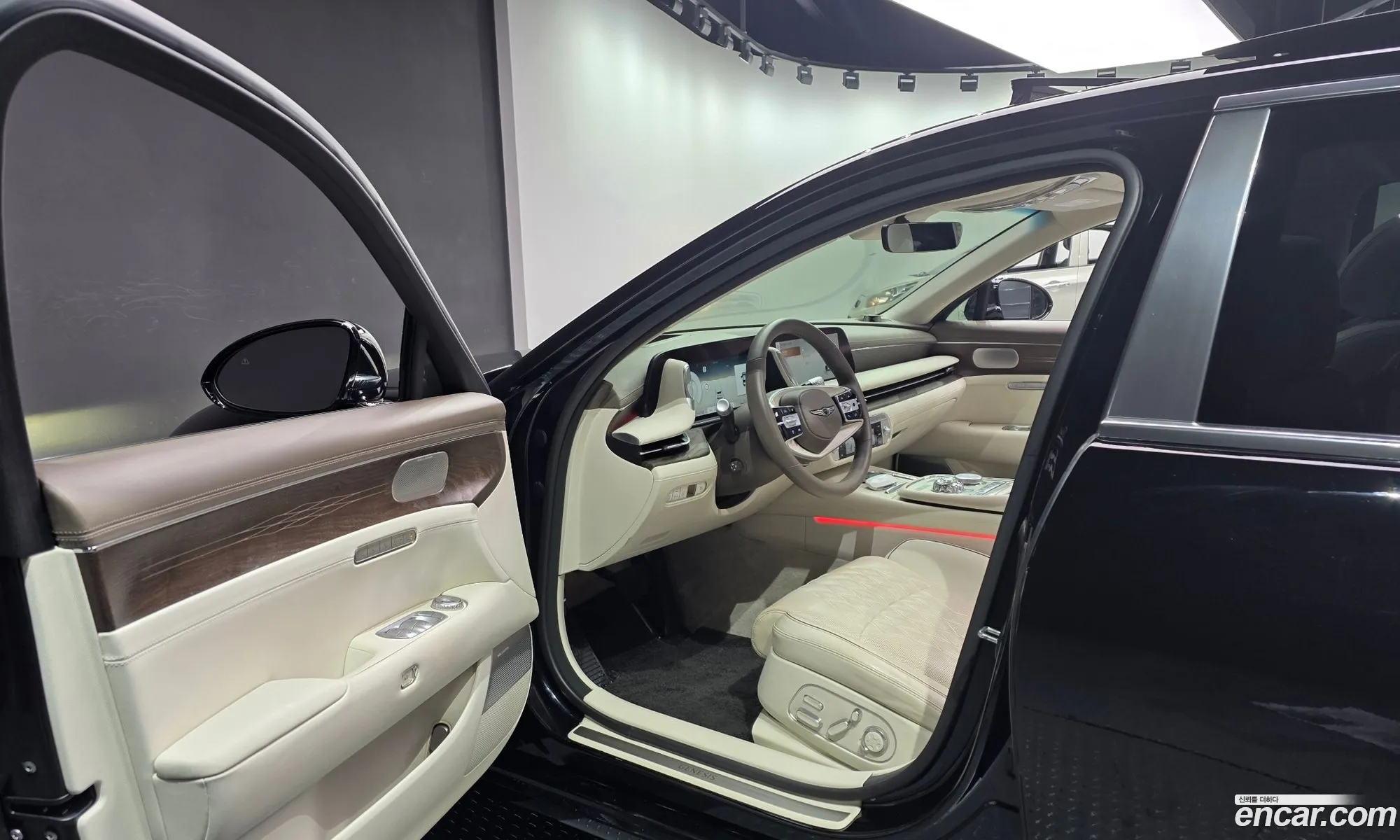 Genesis G90 2023 KMTFE11DDPU028760 — 8