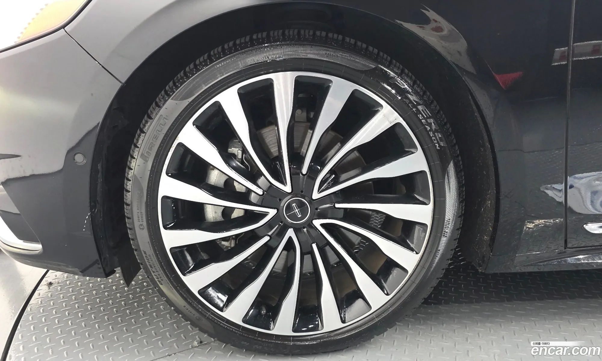 Lincoln Continental 10th Gen 2019 — 14