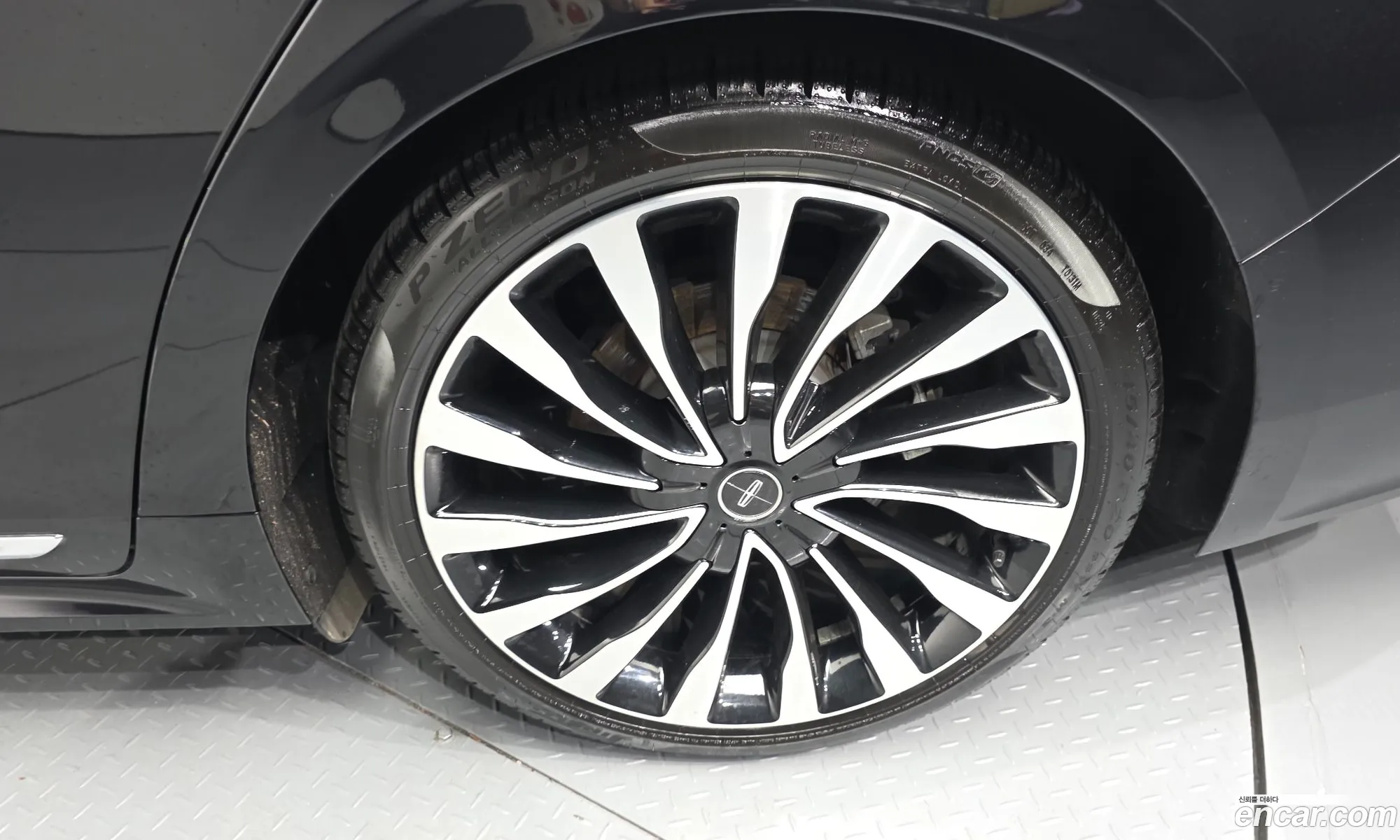 Lincoln Continental 10th Gen 2019 — 25
