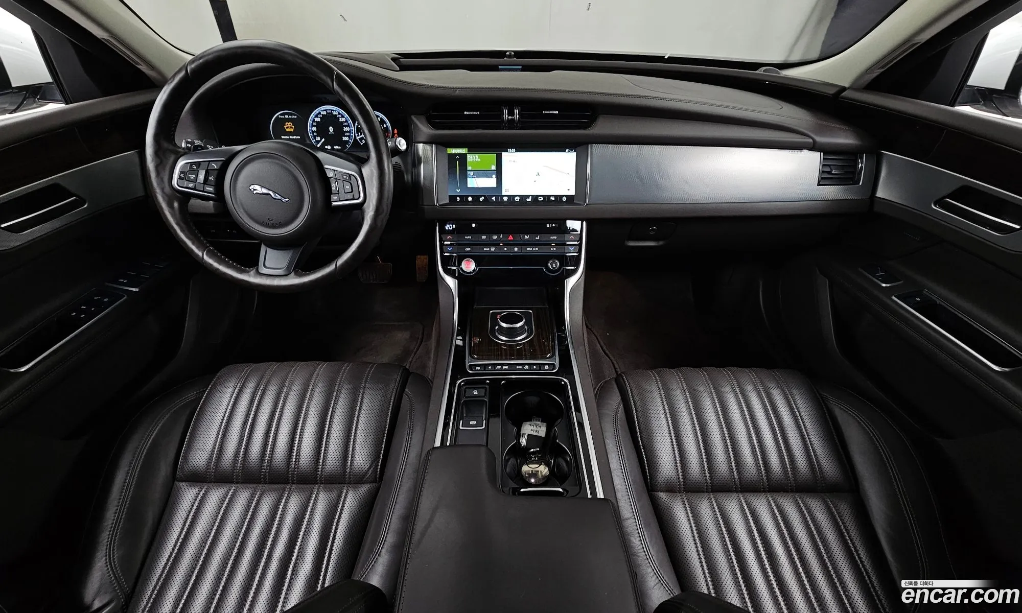 Jaguar XF 2016 SAJBB4BG5HCY38542 — 17