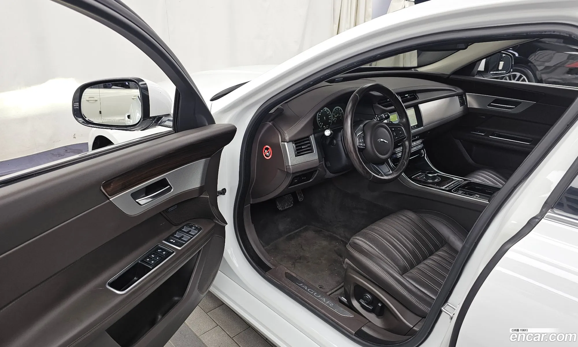 Jaguar XF 2016 SAJBB4BG5HCY38542 — 13