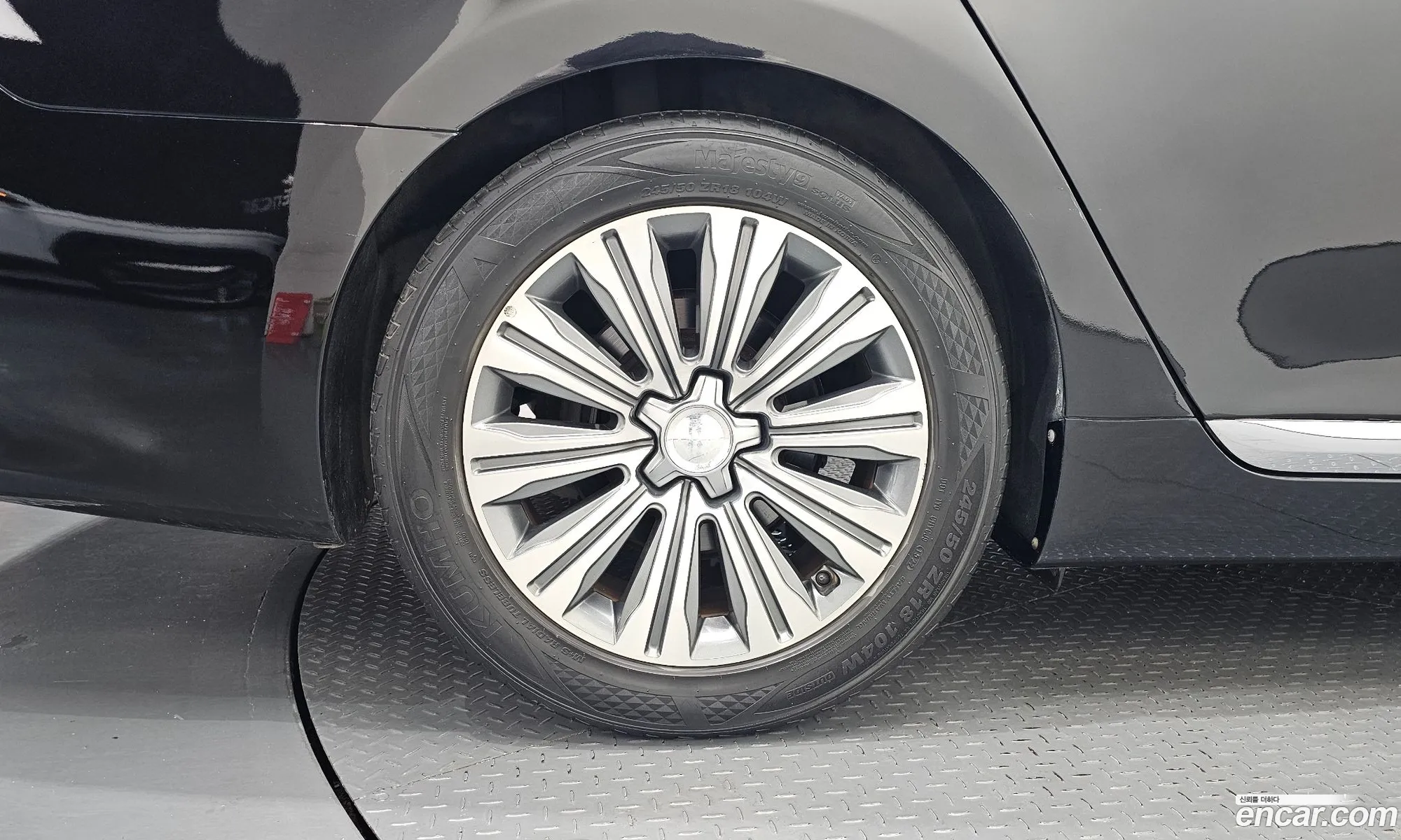 Kia K9 2016 KNALT411BGS033567 — 20