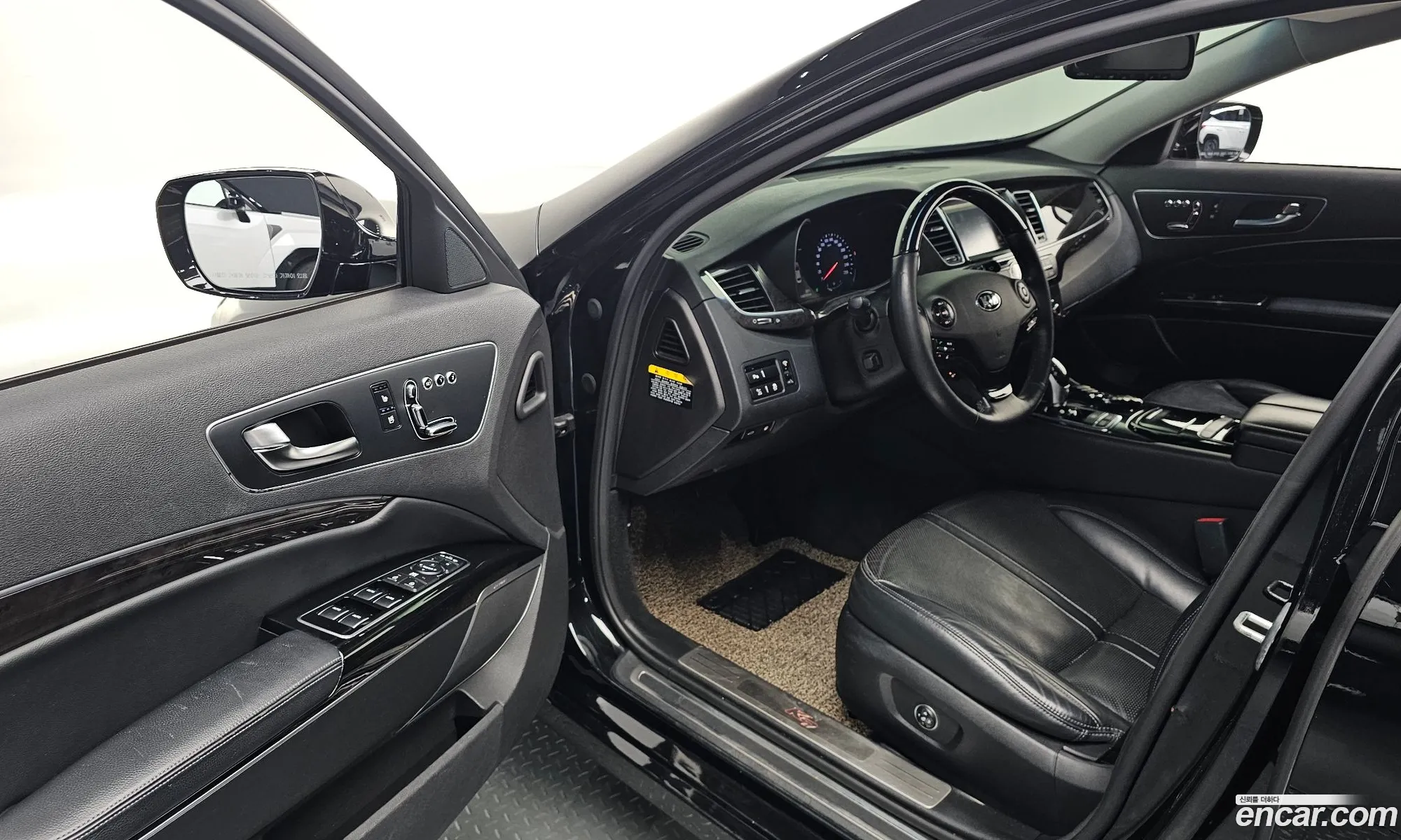 Kia K9 2016 KNALT411BGS033567 — 4