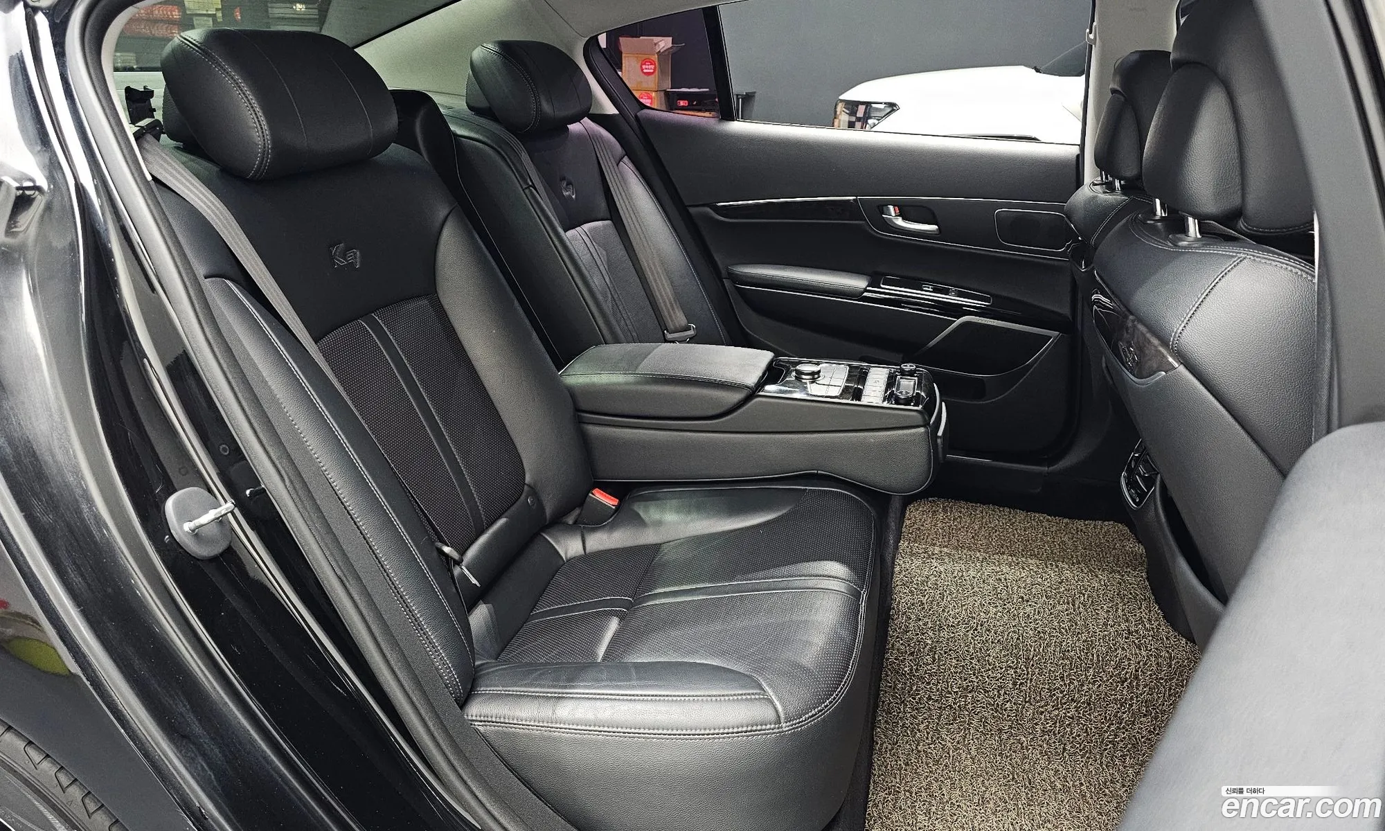 Kia K9 2016 KNALT411BGS033567 — 10