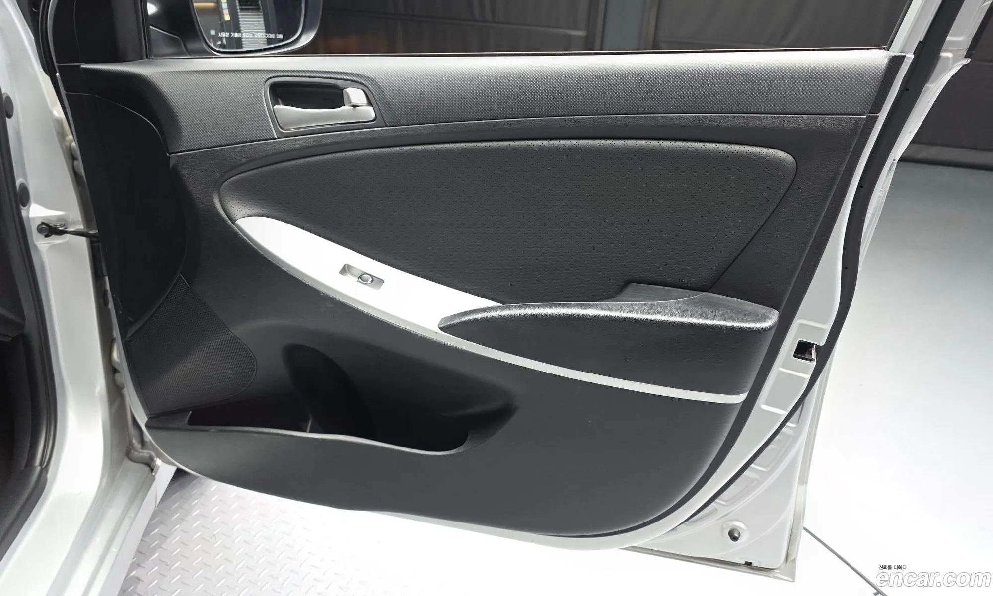Hyundai Accent 2013 KMHCS41UBEU571192 — 6