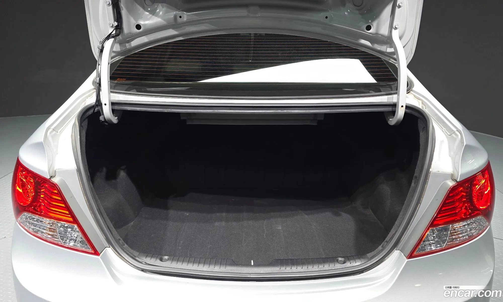 Hyundai Accent 2013 KMHCS41UBEU571192 — 32