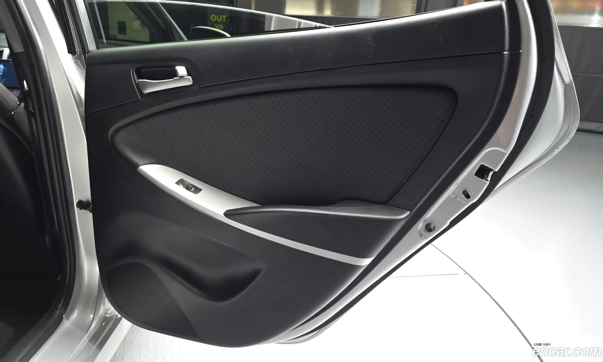 Hyundai Accent 2013 KMHCS41UBEU571192 — 7