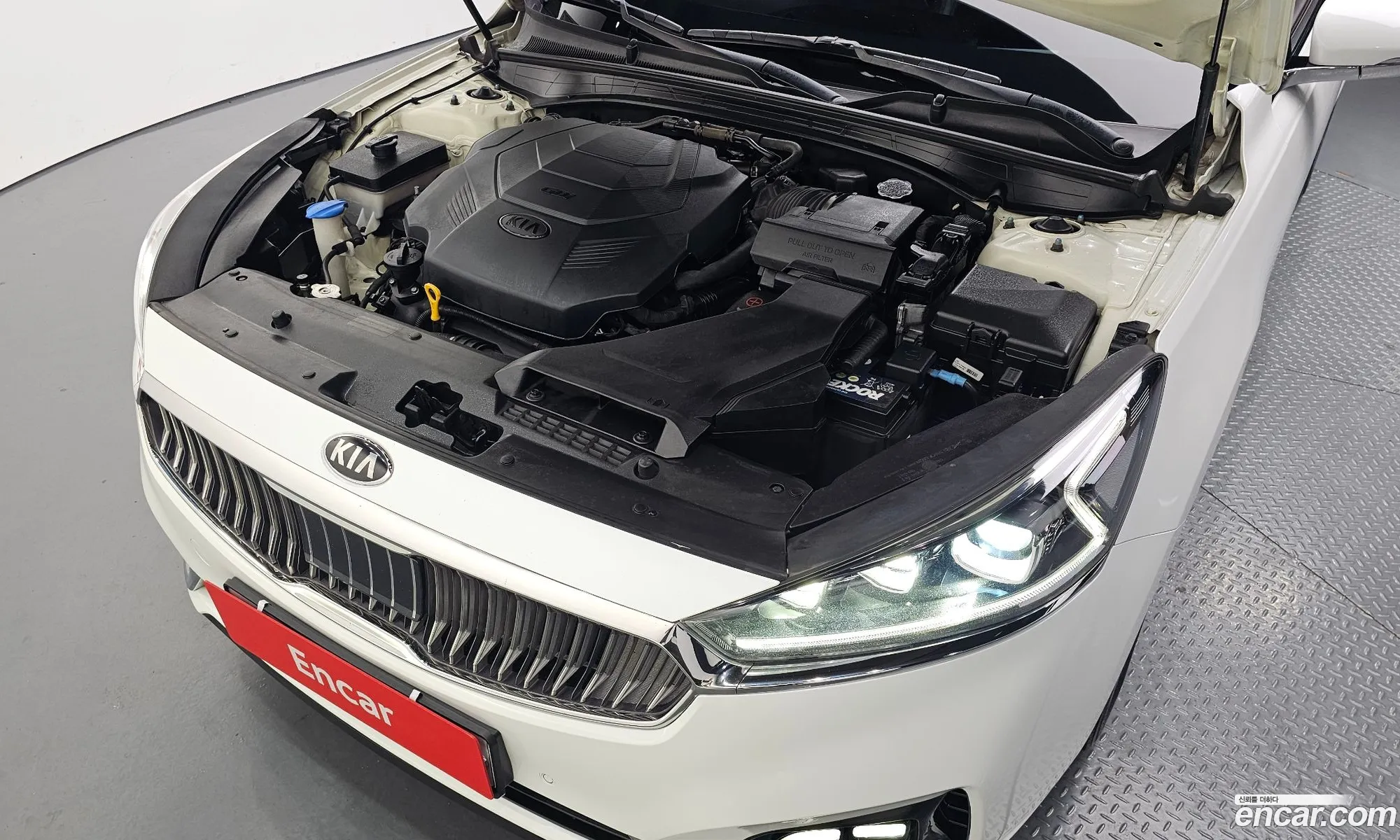 Kia K7 2017 KNALC411BHA082171 — 10