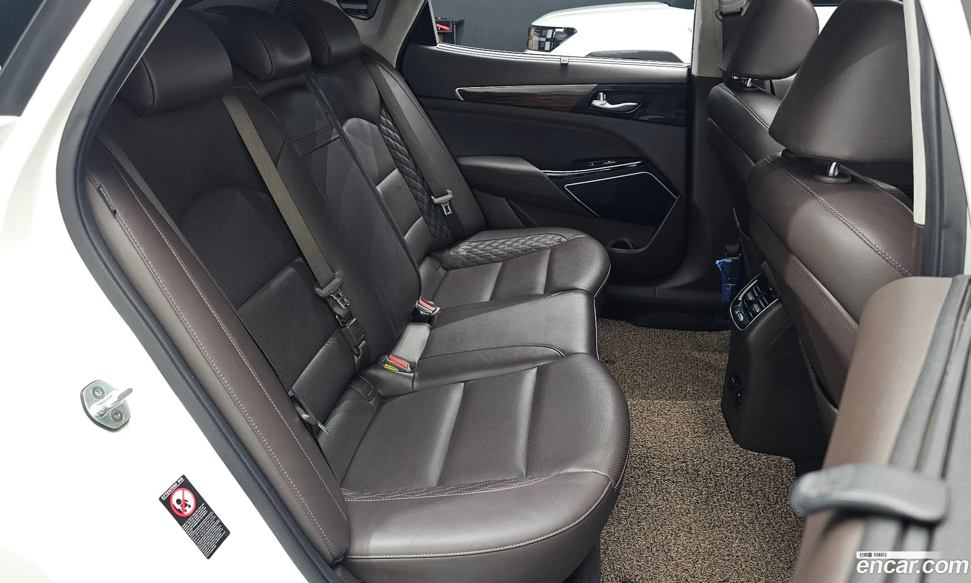 Kia K7 2017 KNALC411BHA082171 — 4