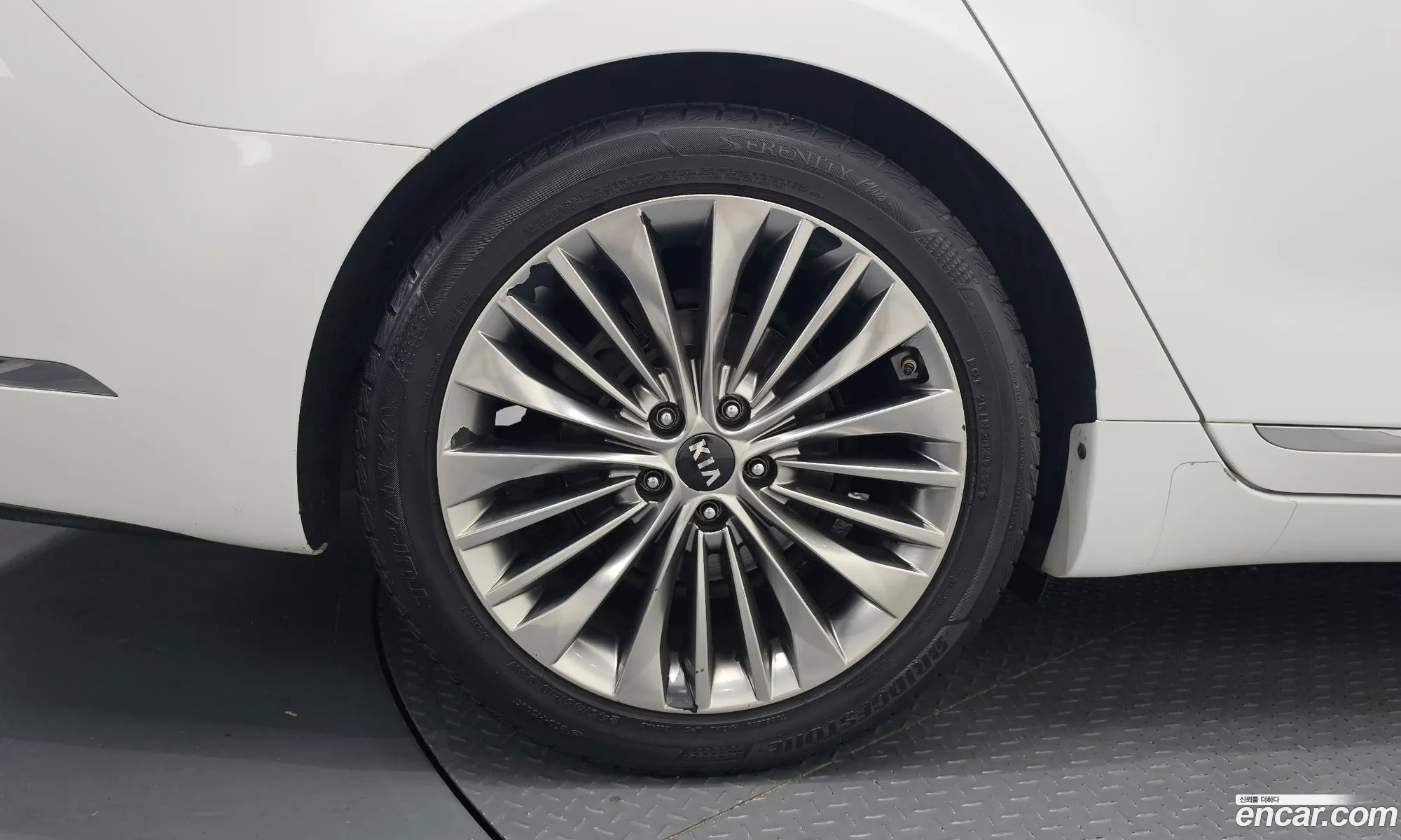 Kia K7 2017 KNALC411BHA082171 — 18