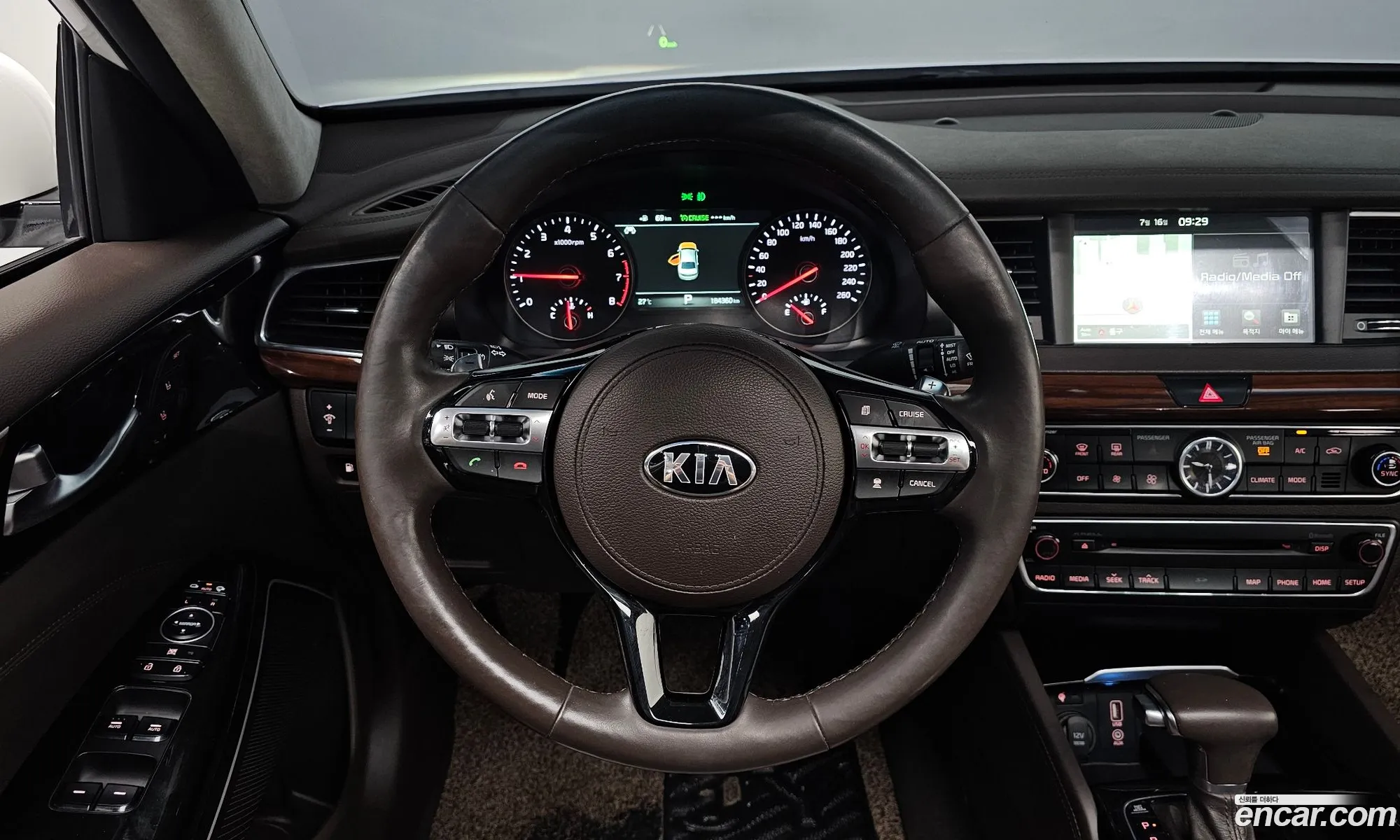 Kia K7 2017 KNALC411BHA082171 — 16