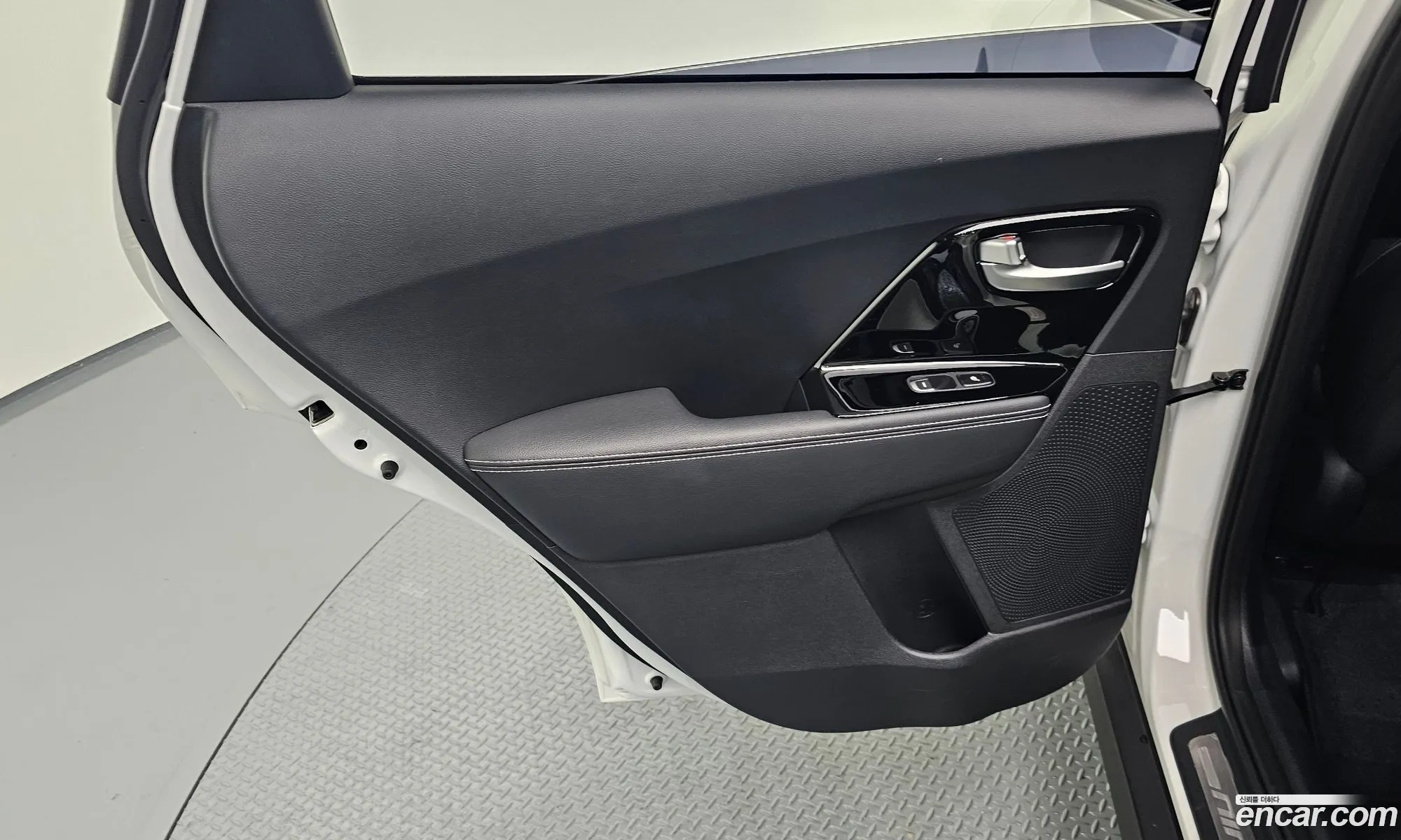 Kia Niro EV 2021 KNACB81GFNA104799 — 6