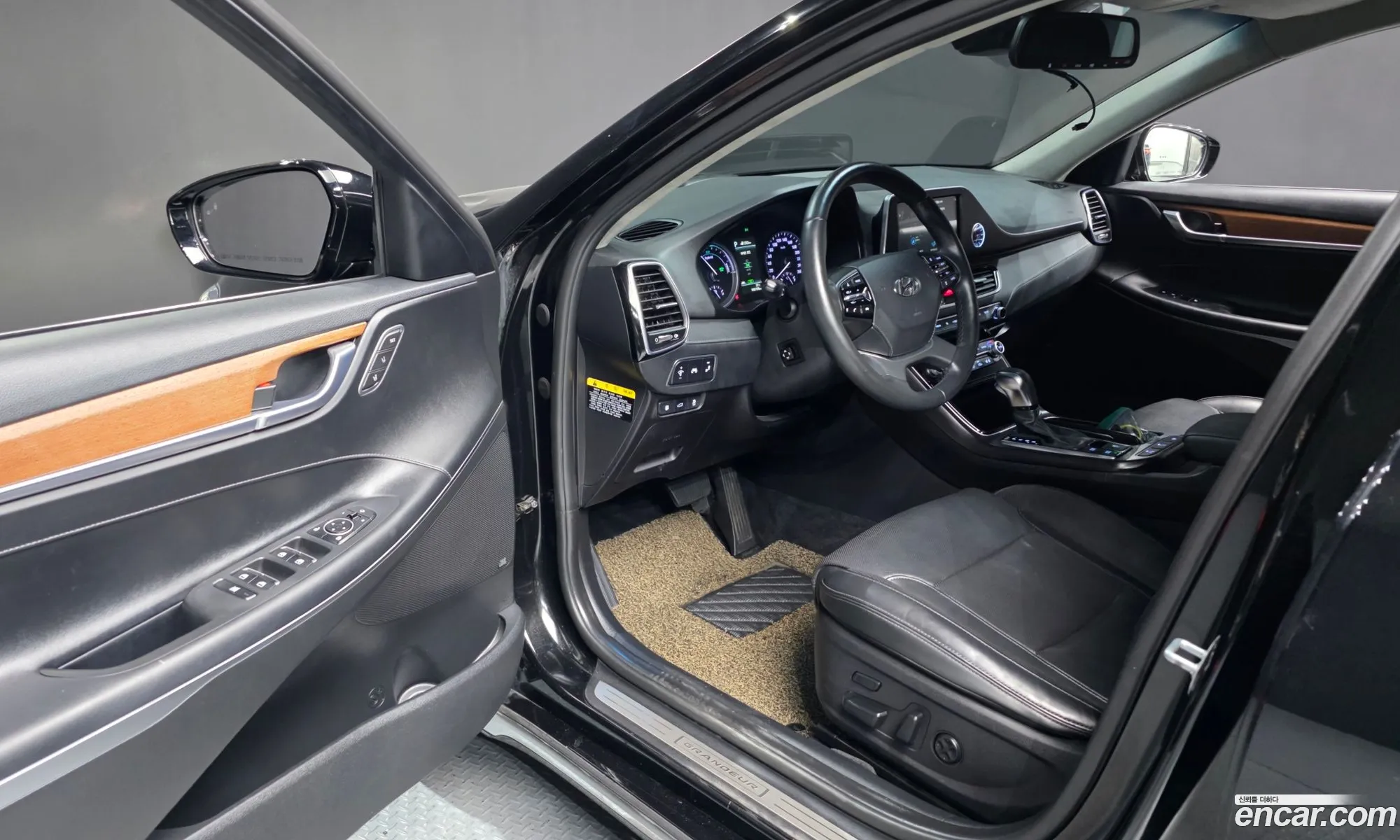 Hyundai Grandeur IG Hybrid 2017 — 18