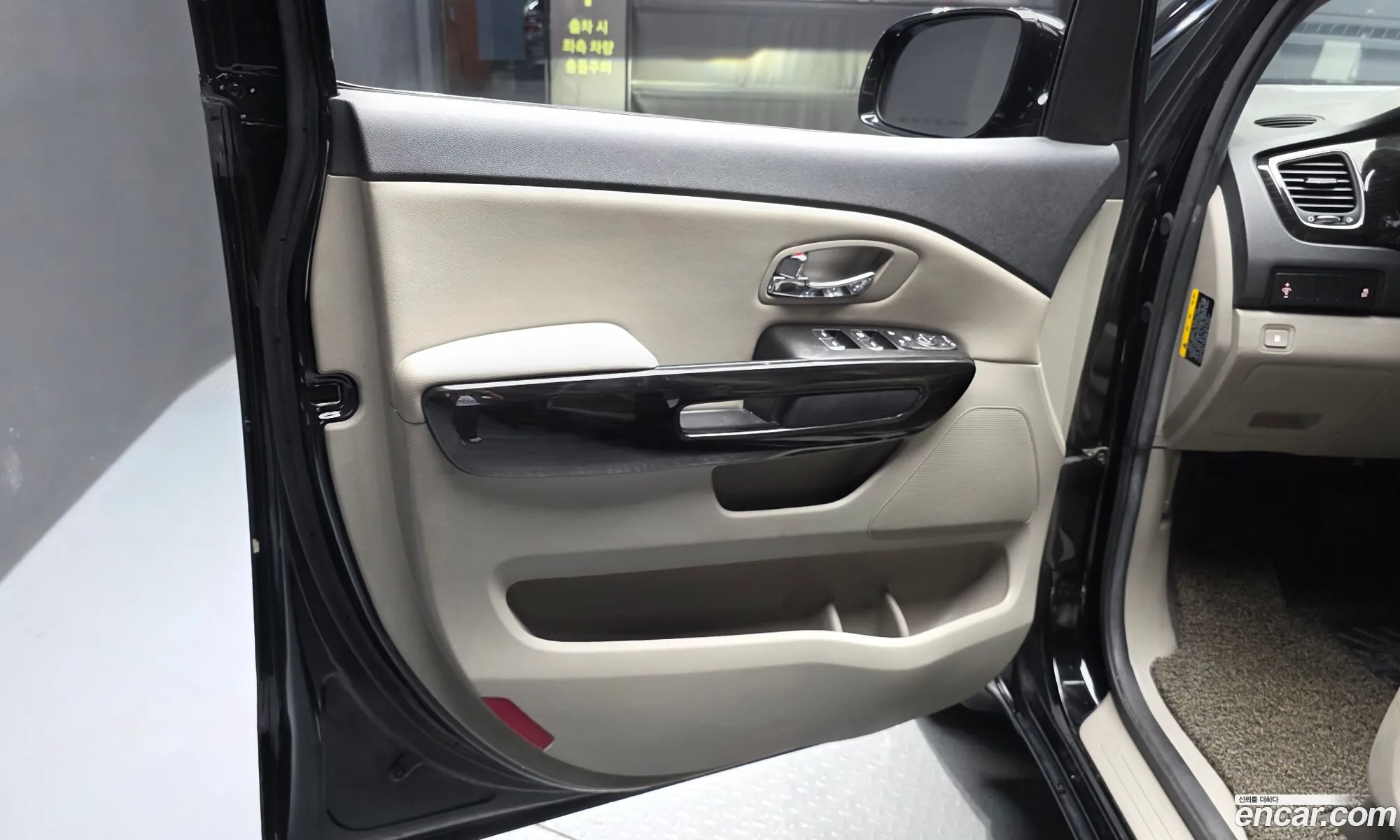 Kia Carnival 2018 KNAMB81ABKS447147 — 13