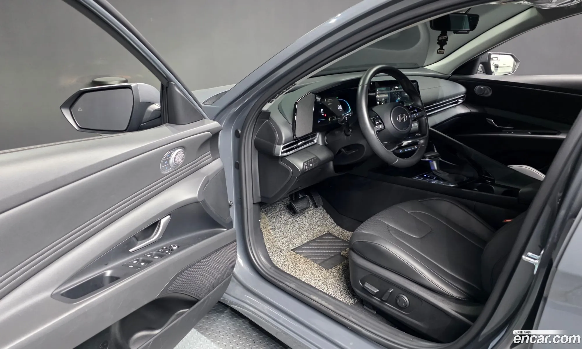 Hyundai Elantra 2025 — 16