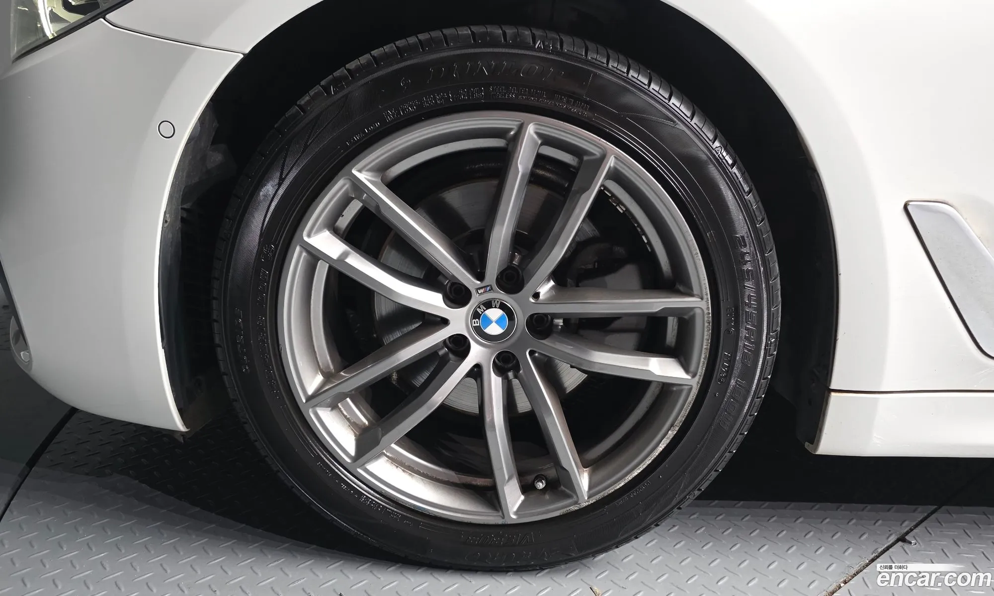 BMW 5 Series 2017 WBAJC3109JG994228 — 6