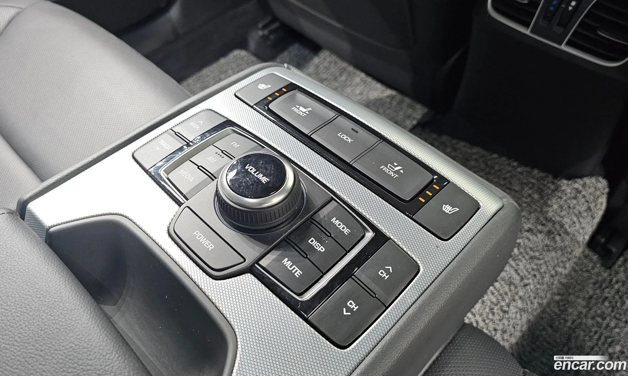 Genesis G80 2018 KMHGL41DDJU294660 — 17