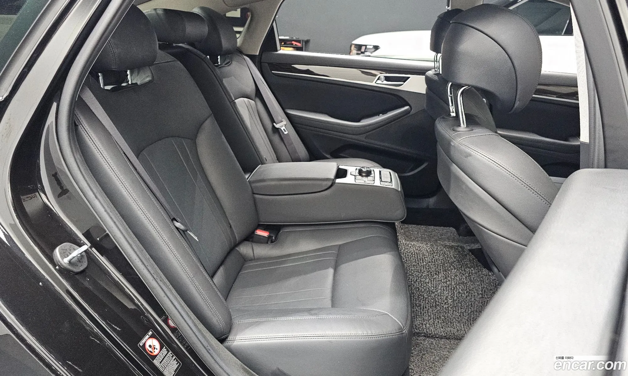 Genesis G80 2018 KMHGL41DDJU294660 — 28