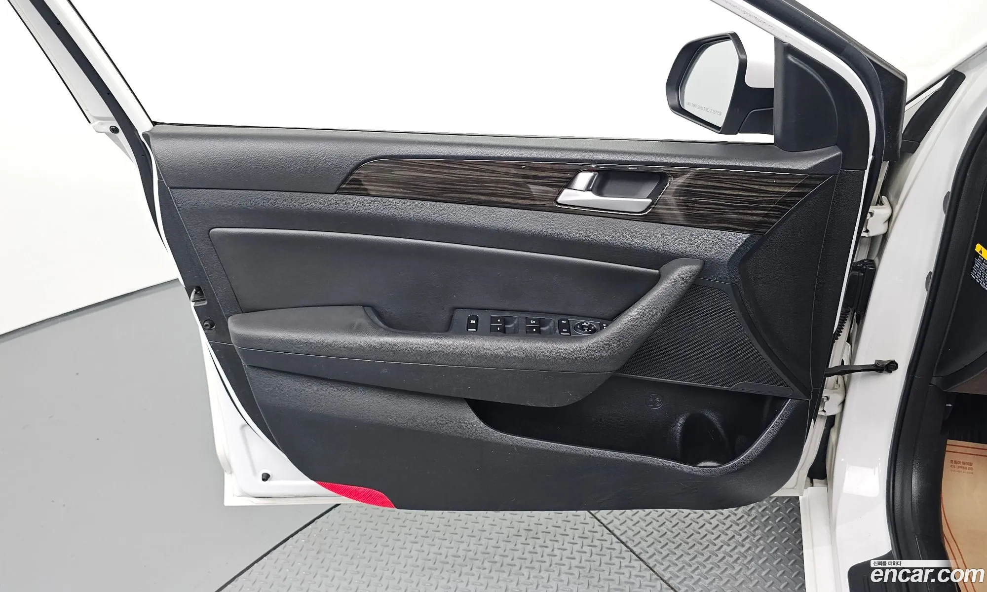 Hyundai LF Sonata 2015 KMHE341CBGA156344 — 16