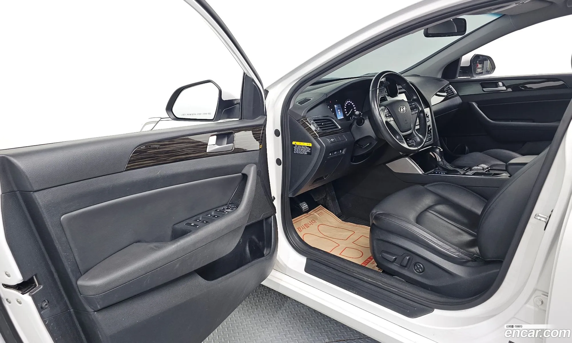Hyundai LF Sonata 2015 KMHE341CBGA156344 — 4