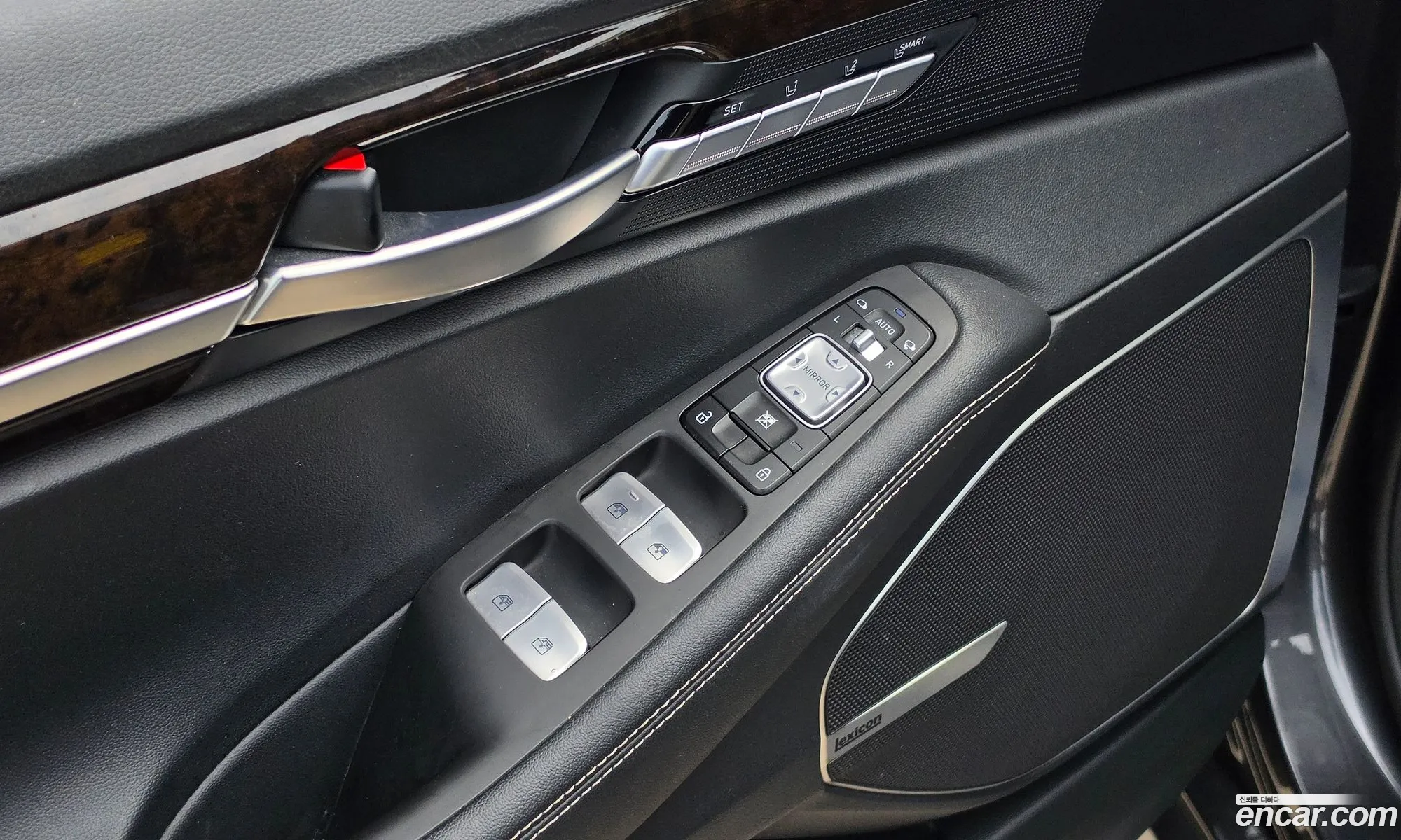Genesis G90 2020 KMHG241DDLU081952 — 9