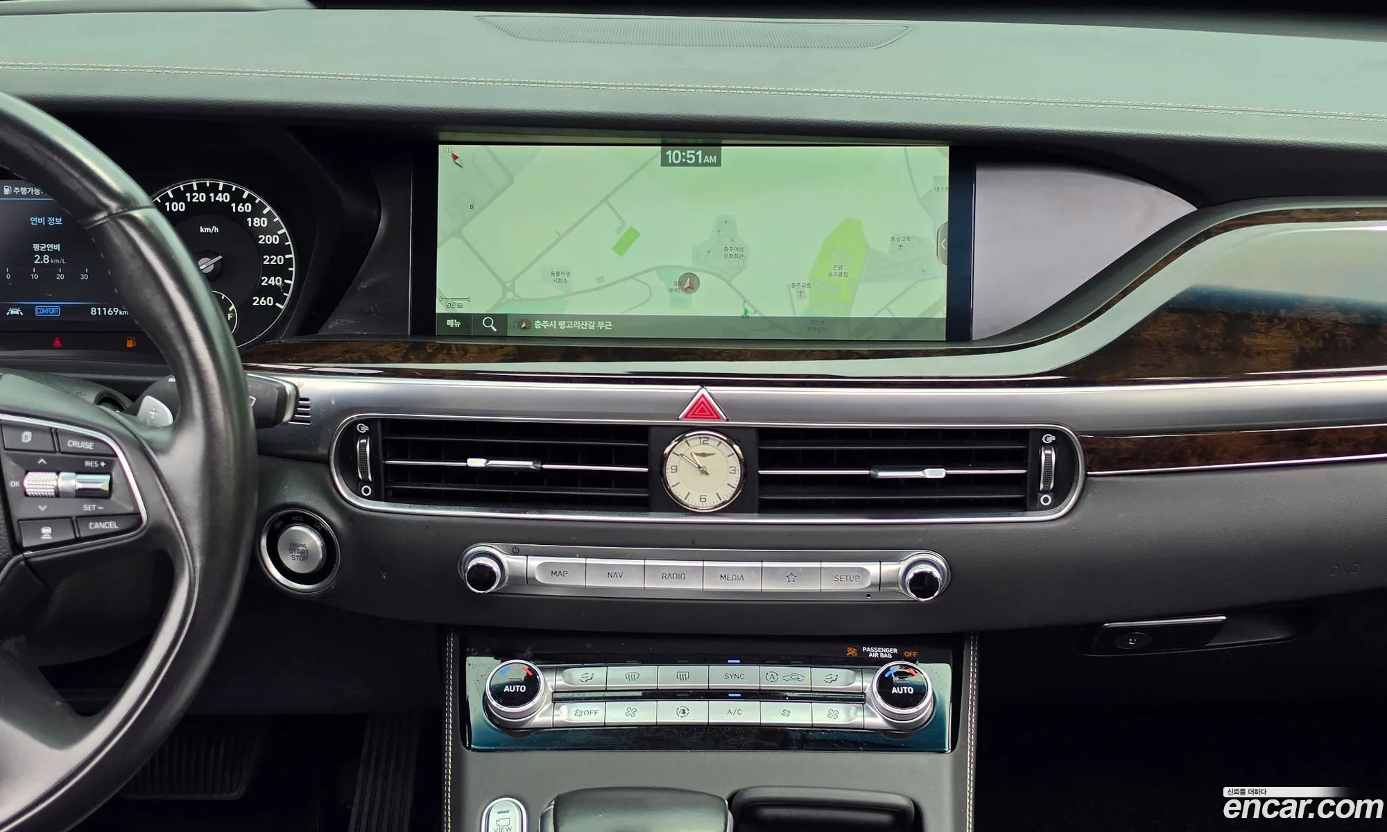 Genesis G90 2020 KMHG241DDLU081952 — 11