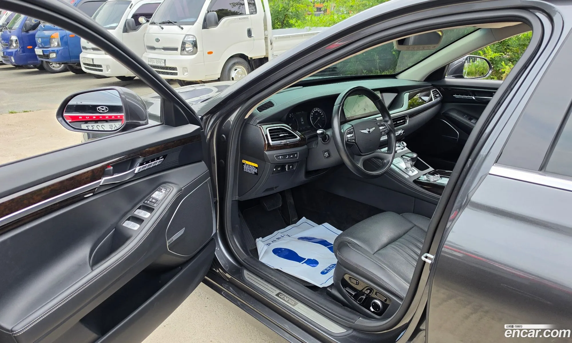 Genesis G90 2020 KMHG241DDLU081952 — 8