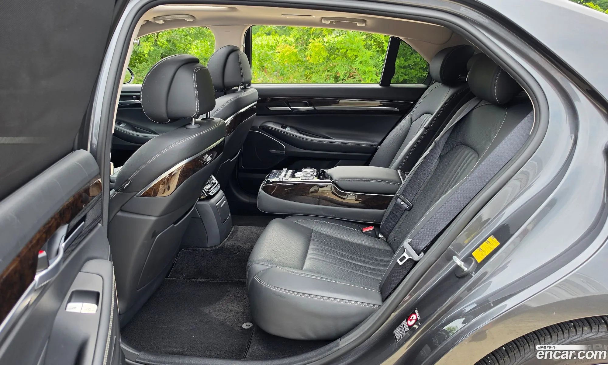 Genesis G90 2020 KMHG241DDLU081952 — 5