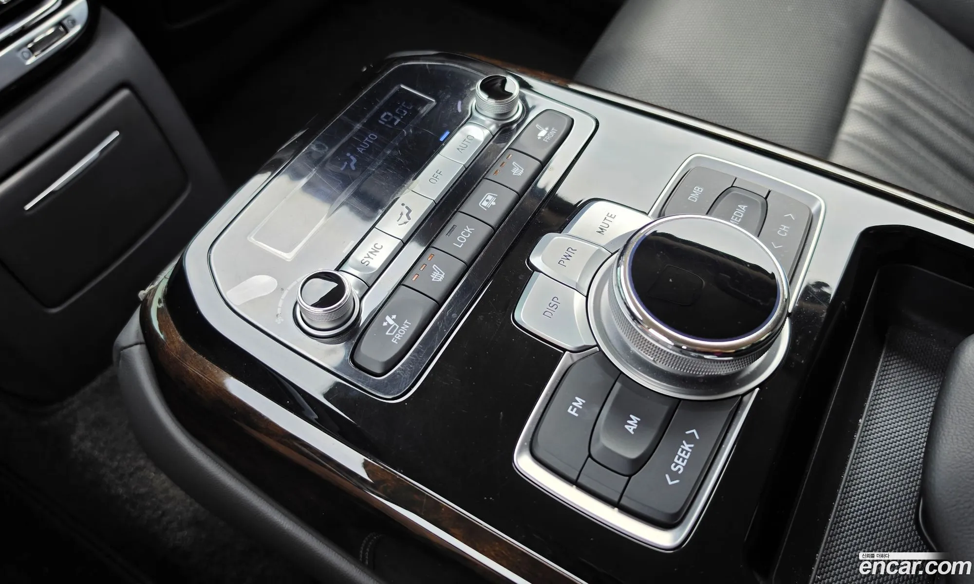 Genesis G90 2020 KMHG241DDLU081952 — 10
