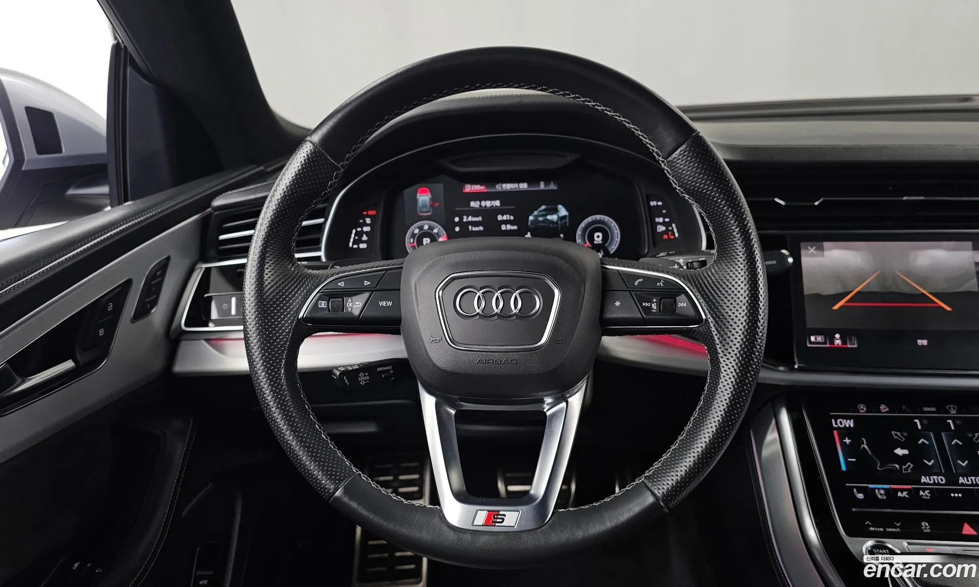 Audi Q8 2021 WAUZZZF18MD034085 — 3