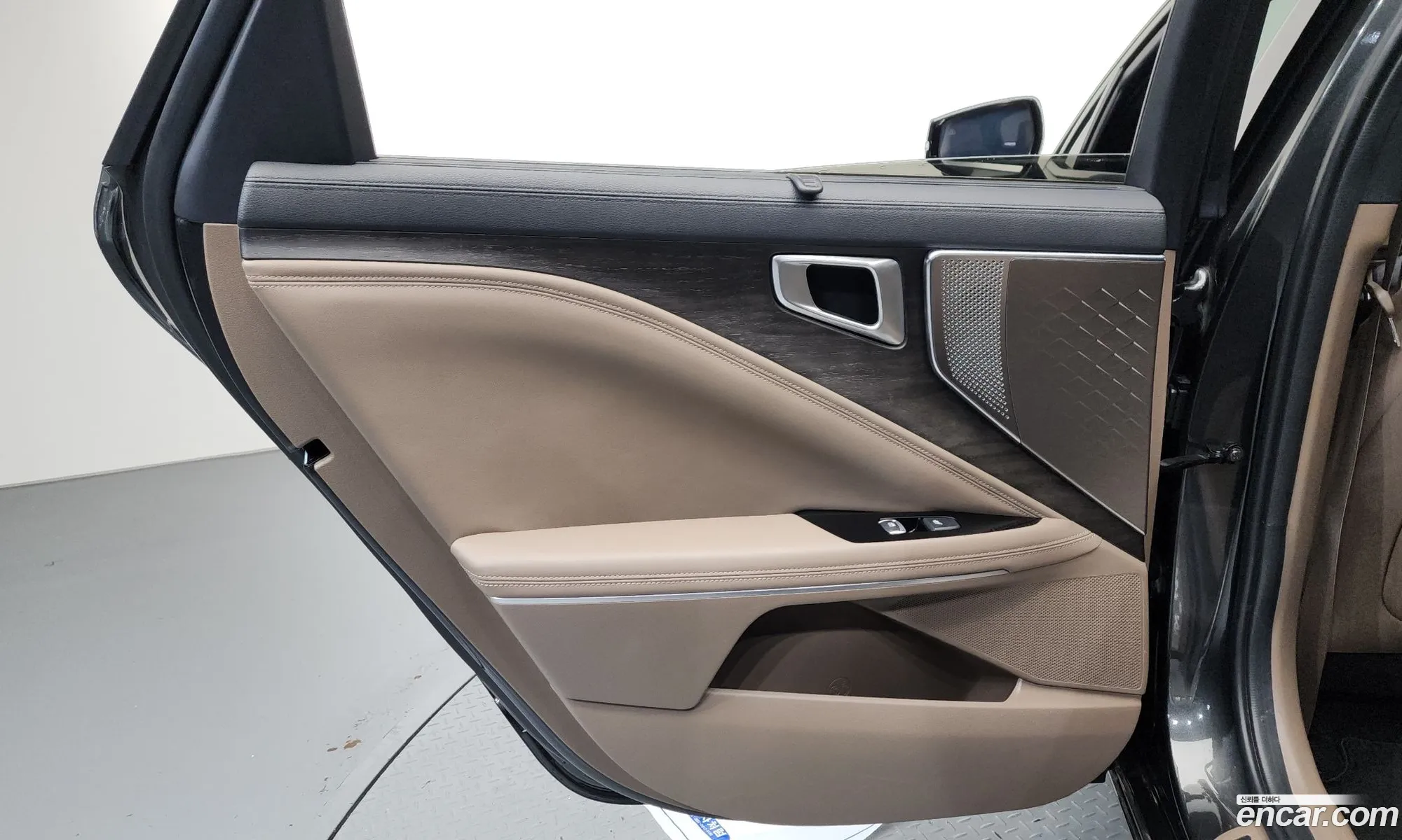Kia K8 Hybrid 2022 — 34
