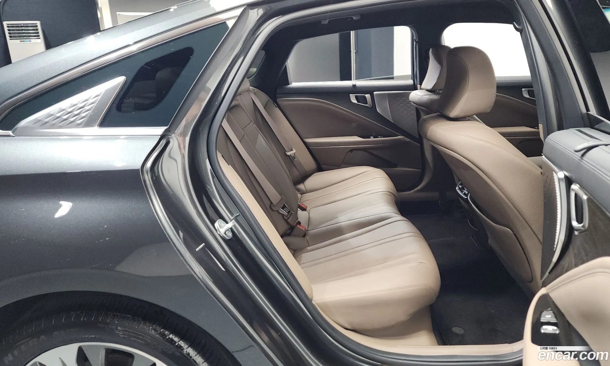 Kia K8 Hybrid 2022 — 24