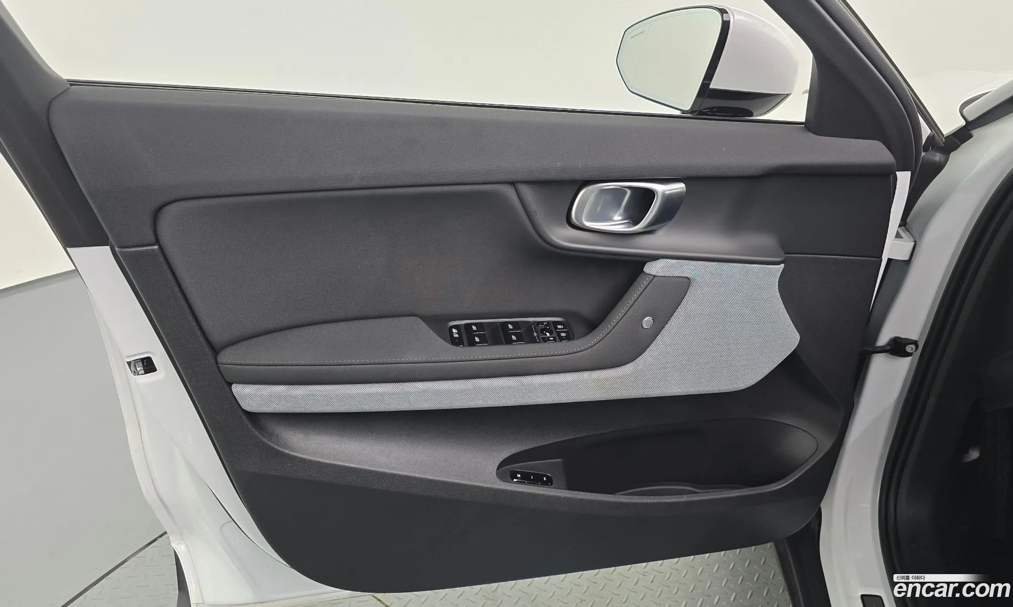 Polestar Polestar 2 2024 YSMVSFEAXRL229113 — 4