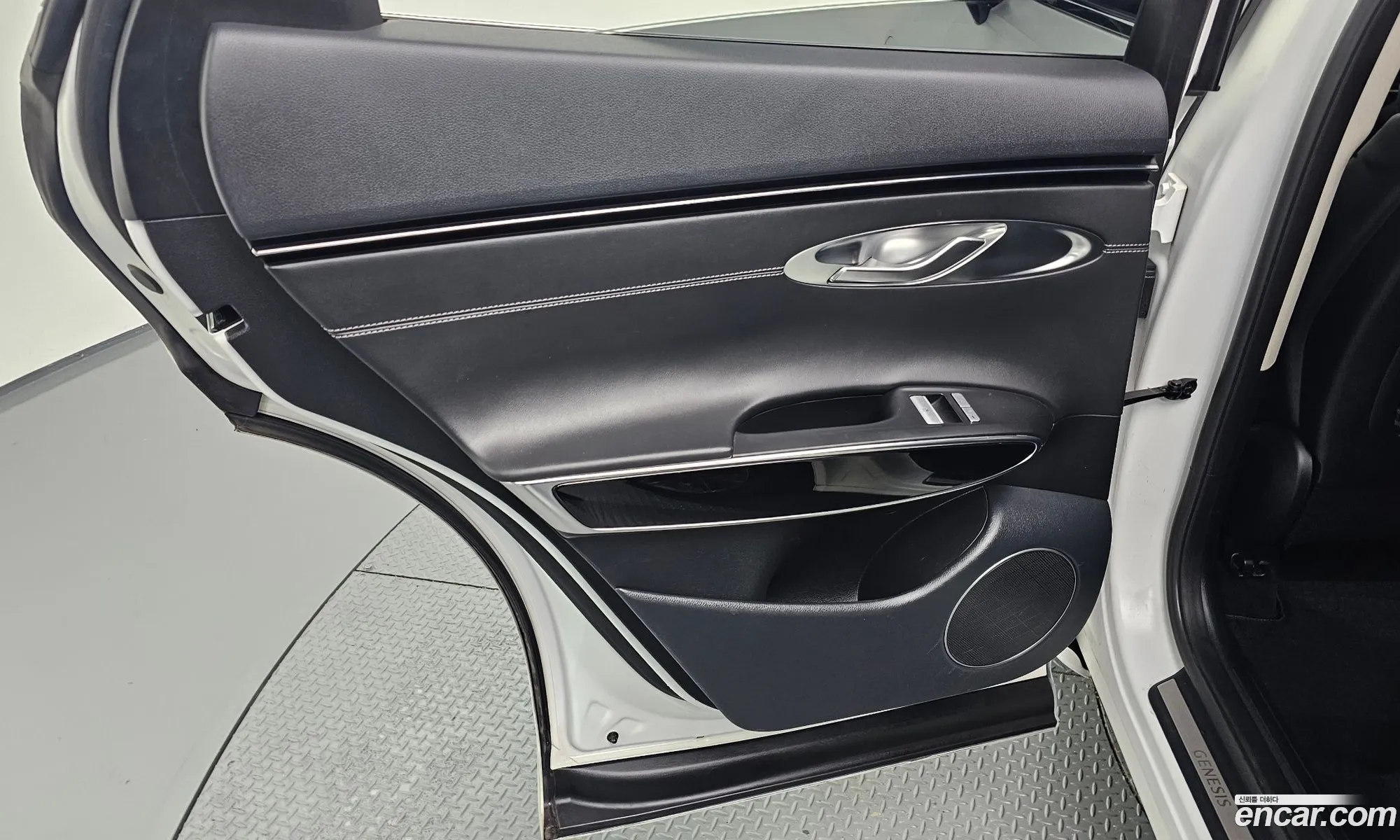 Genesis GV70 2021 — 28